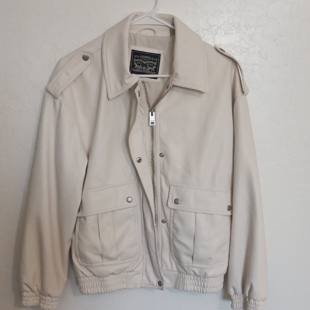 Levi's Cream Bomber Jacket with Relaxed Fit and Elastic Cuffs